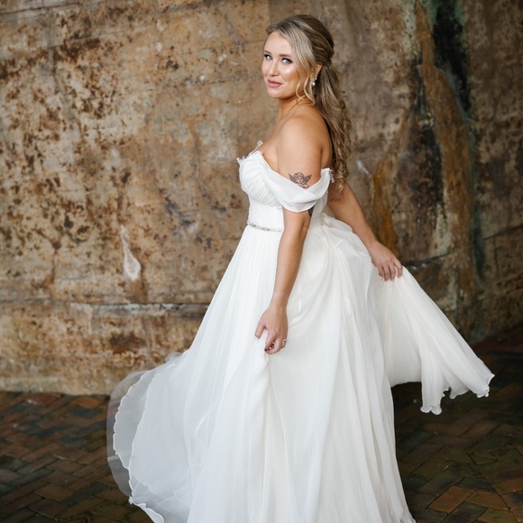 Meet your Posher, Alli - Picture 2 of 2